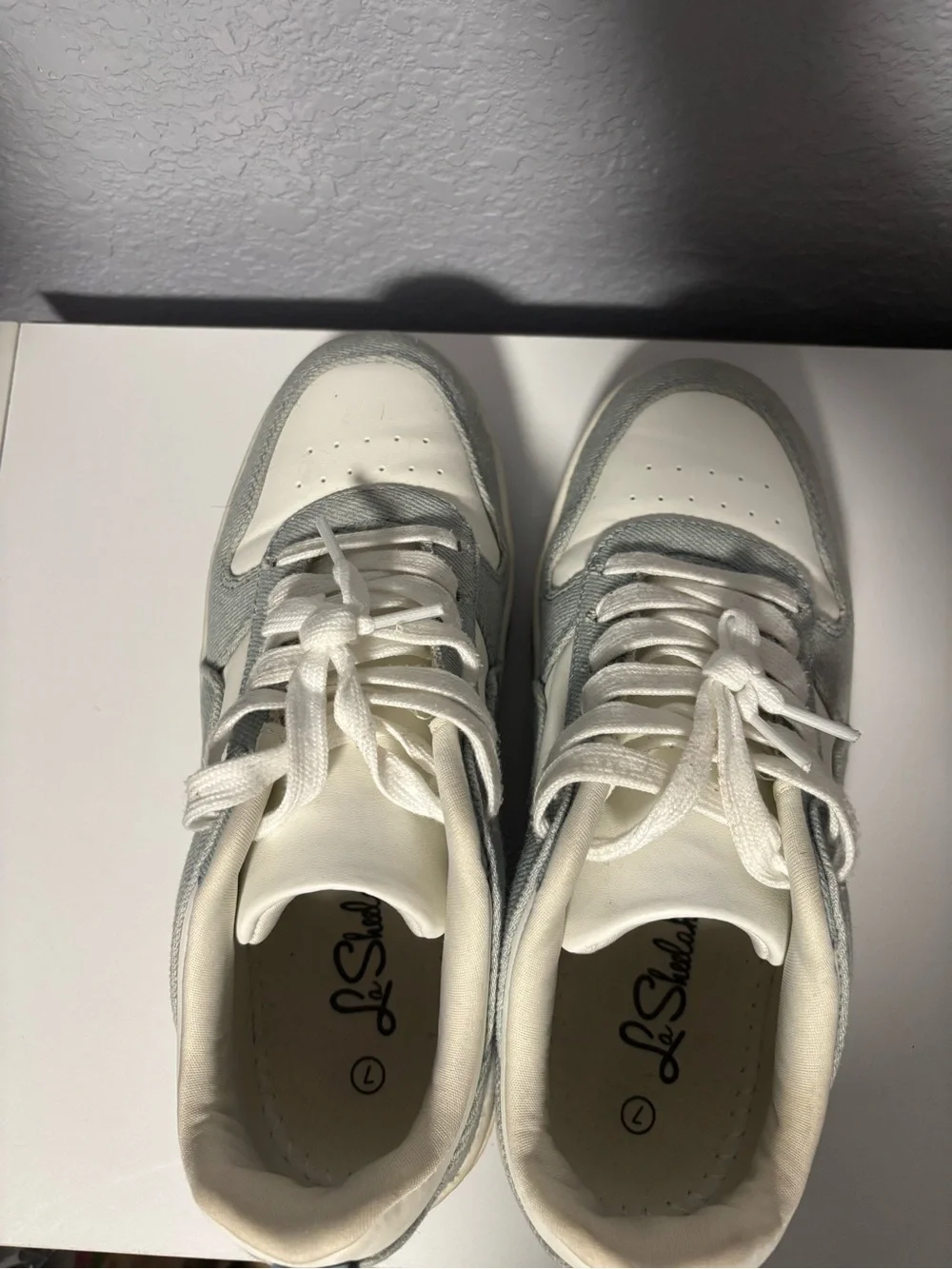 Casual women’s Low-Top Sneakers in white and blue